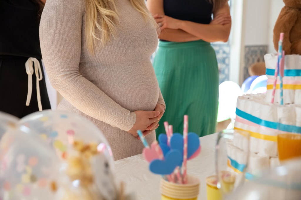 9 Essential Gifts For Expecting Mothers